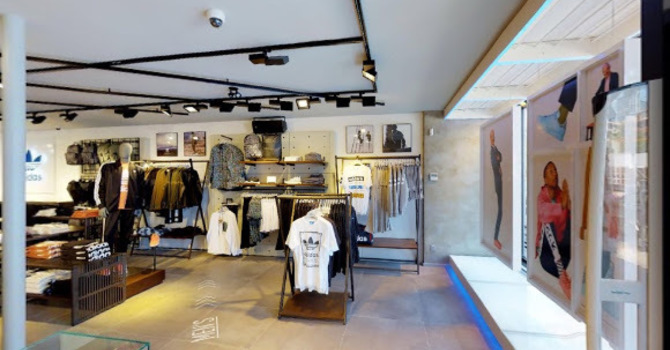 Adidas - Queen's St.